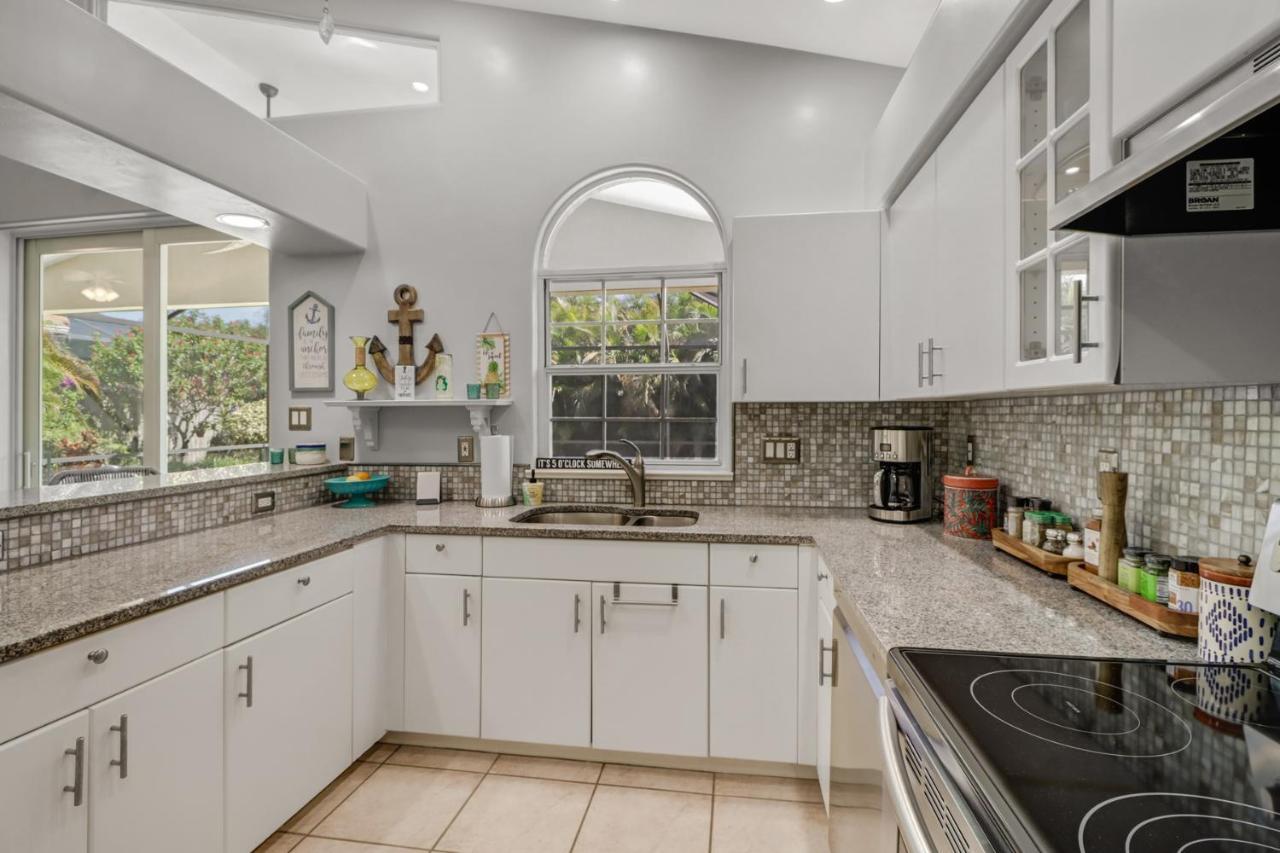 Cozy Beach House - 5 Minutes From Vanderbilt Beach North North Naples Extérieur photo